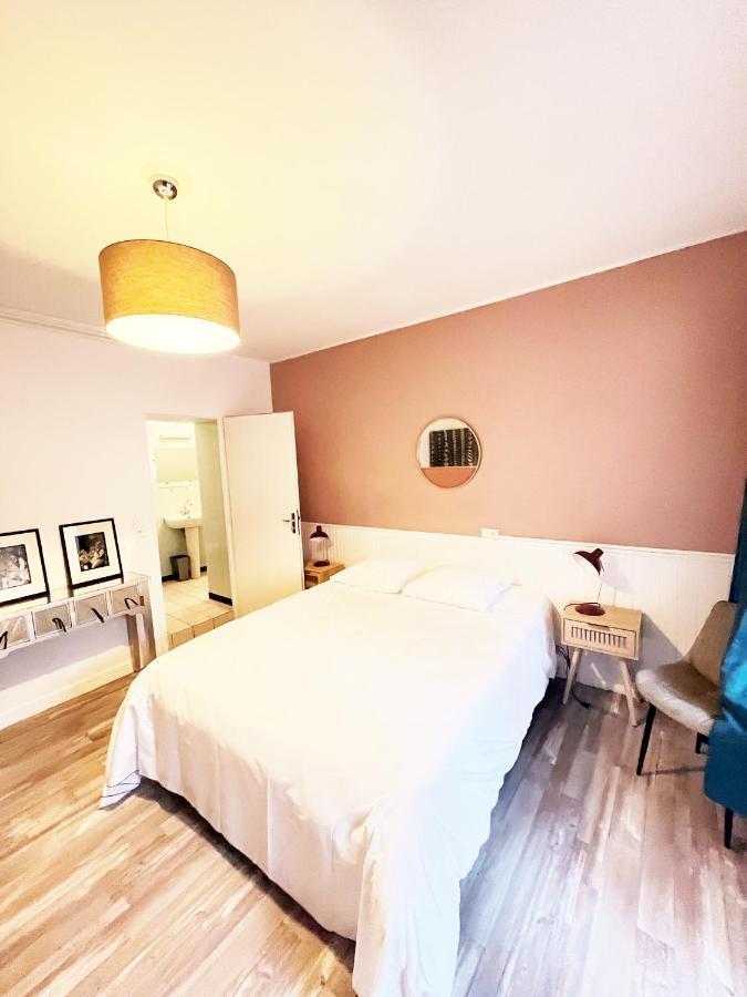 Hotel & Cantine De La 3*